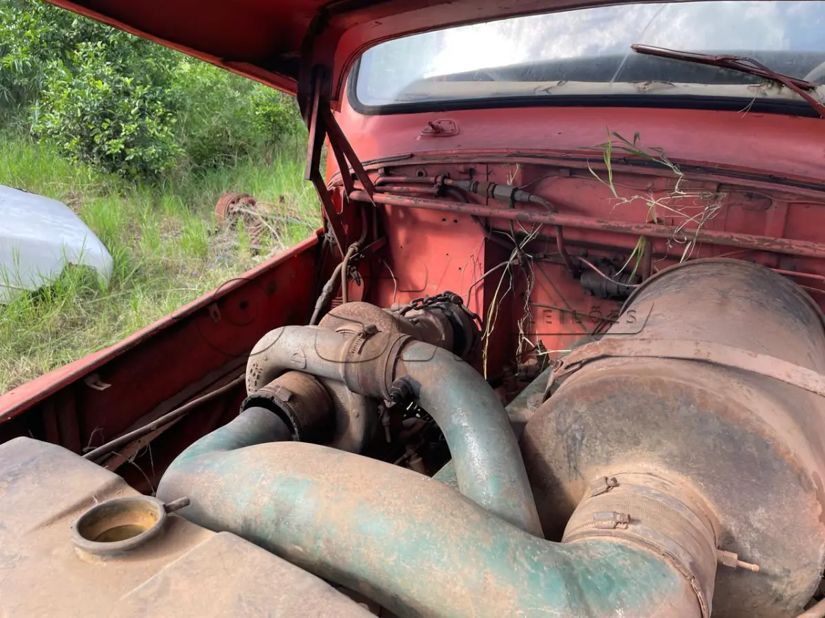 LOTE 002 - Caminhão