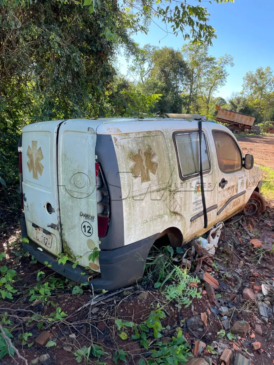 LOTE 004 - AUTOMÓVEL FIAT DOBLO