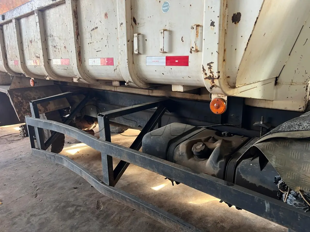 LOTE 001 - Caminhão FORD/F14000 HD; Placa IJB4975, ANO/MOD: 1998