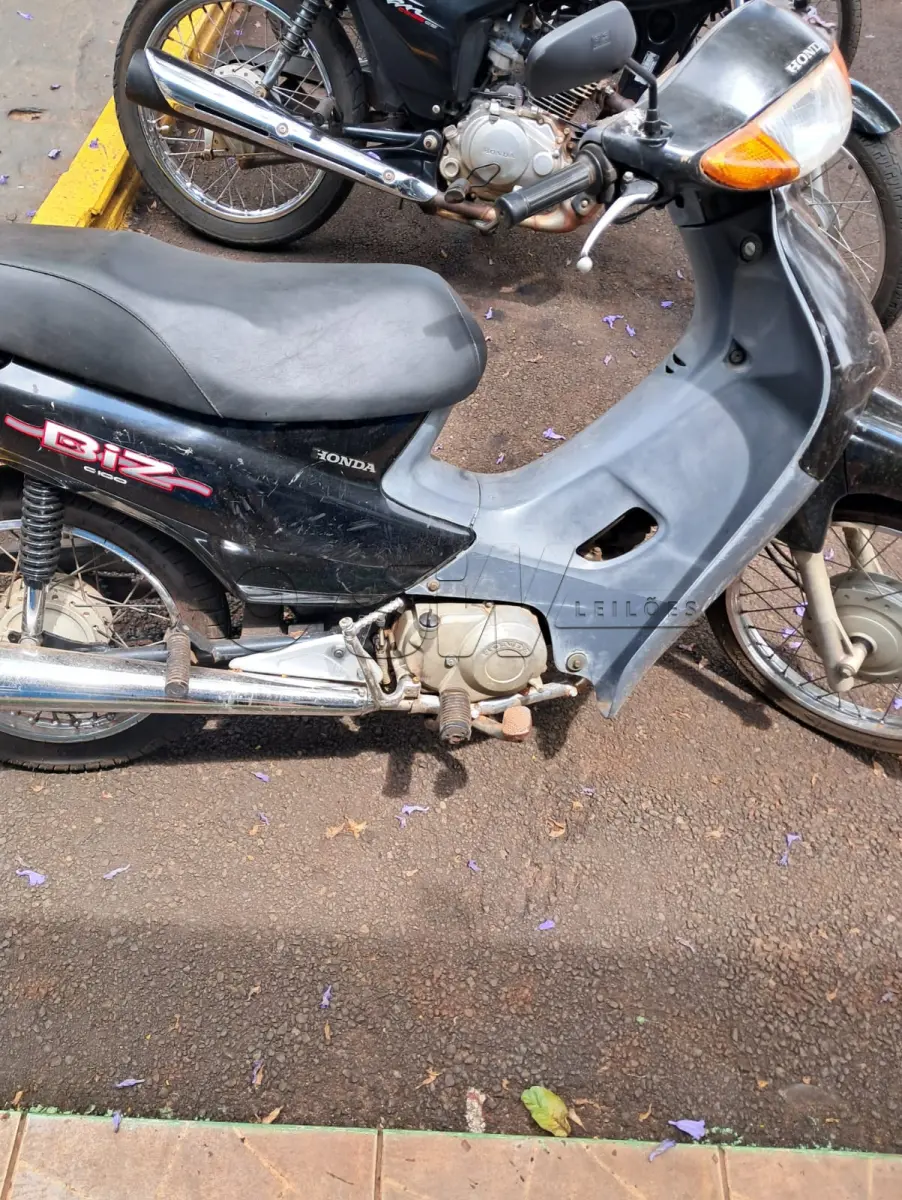 LOTE 002 - HONDA C100 BIZ