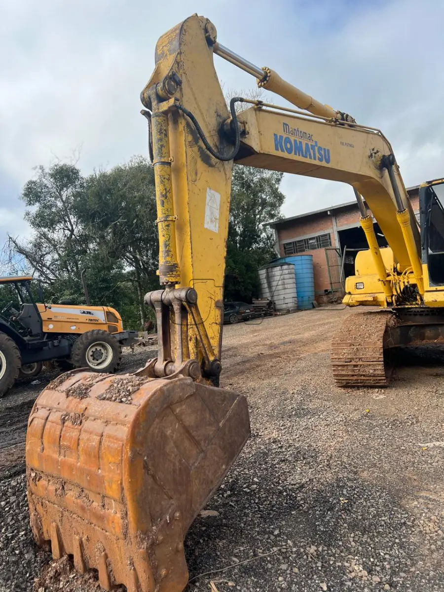 LOTE 010 - Escavadeira Hidráulica, marca Komatsu, modelo PC 160 LC-7B