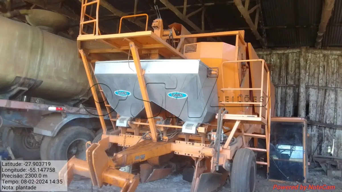 LOTE 004 - Plantadora de cana de açúcar picada.