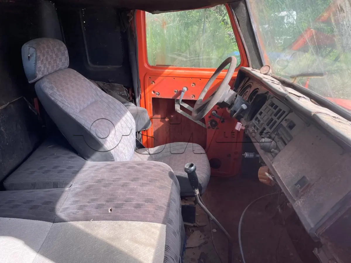 LOTE 002 - Caminhão