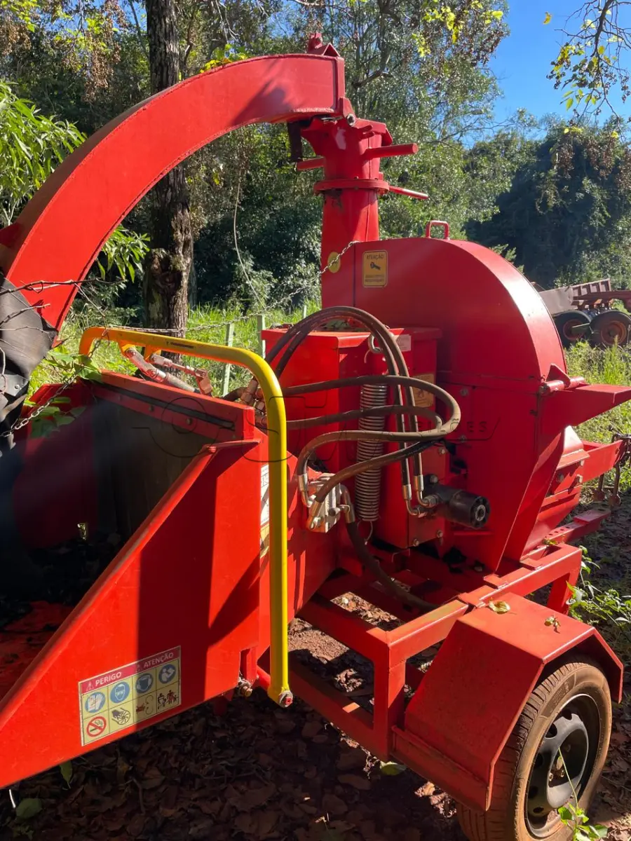 LOTE 010 - PICADOR DE GALHOS