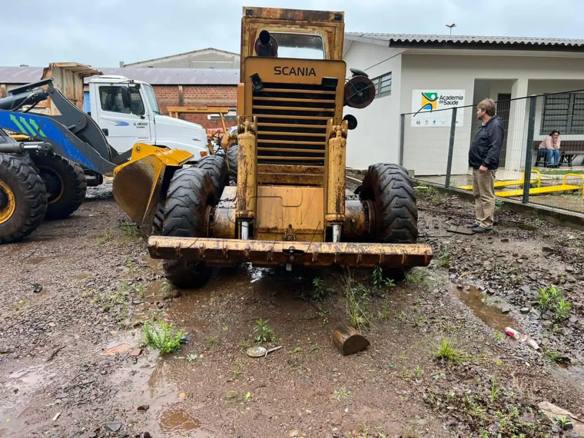 LOTE 005 - Motoniveladora Huber Warco 165M.