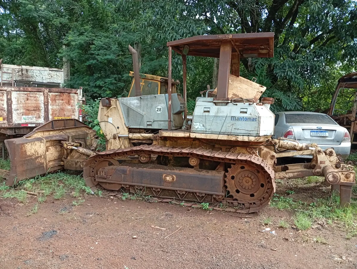 LOTE 010 - MÁQUINA RODOVIÁRIA - TRATOR ESTEIRA, marca KOMATSU modelo D41E-6,