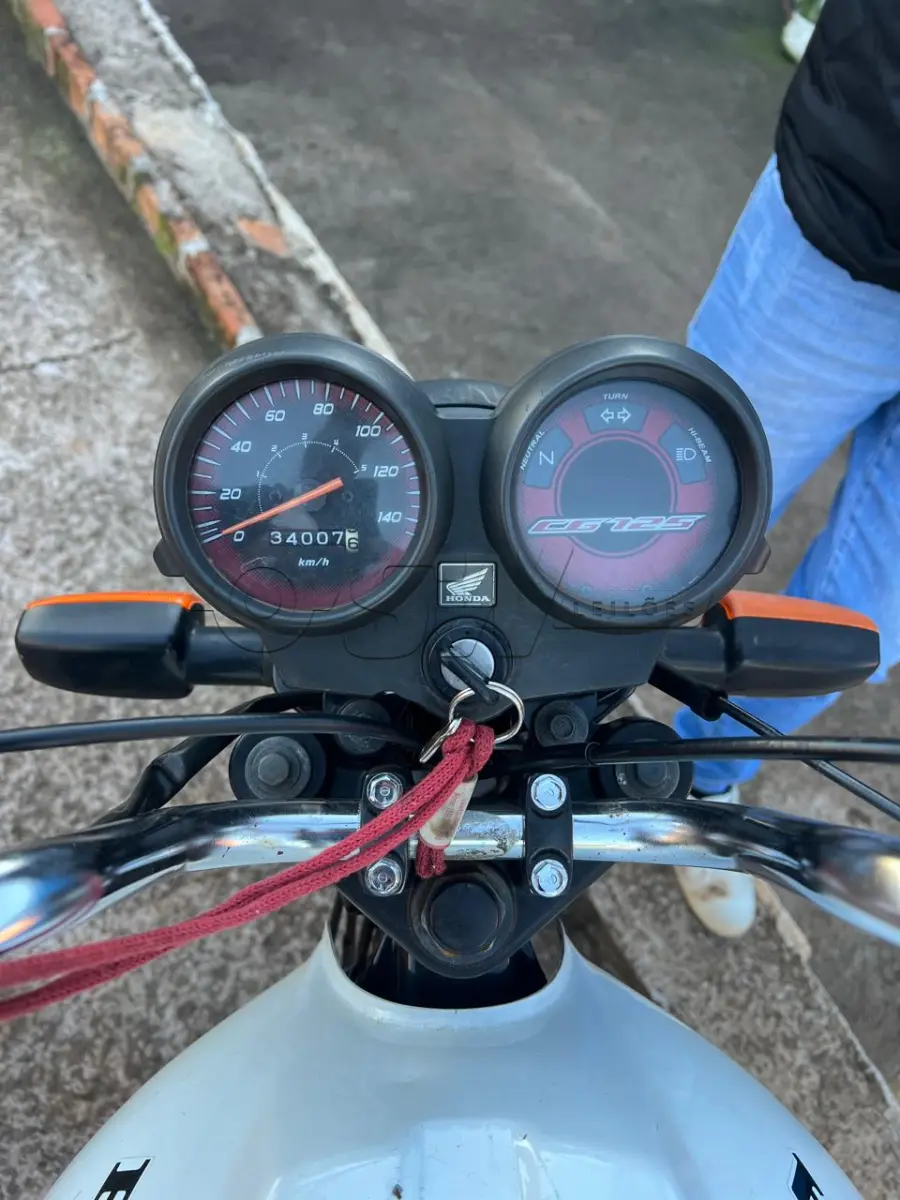 LOTE 001 - Uma motocicleta HONDA CG 125 CARGO KS Placa: IWP7129