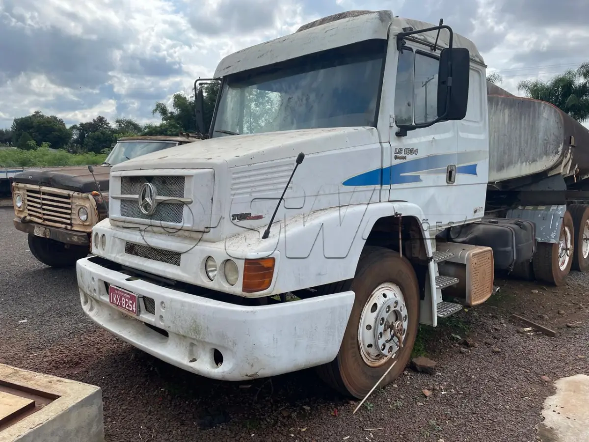 LOTE 002 - Caminhão Mercedes Benz