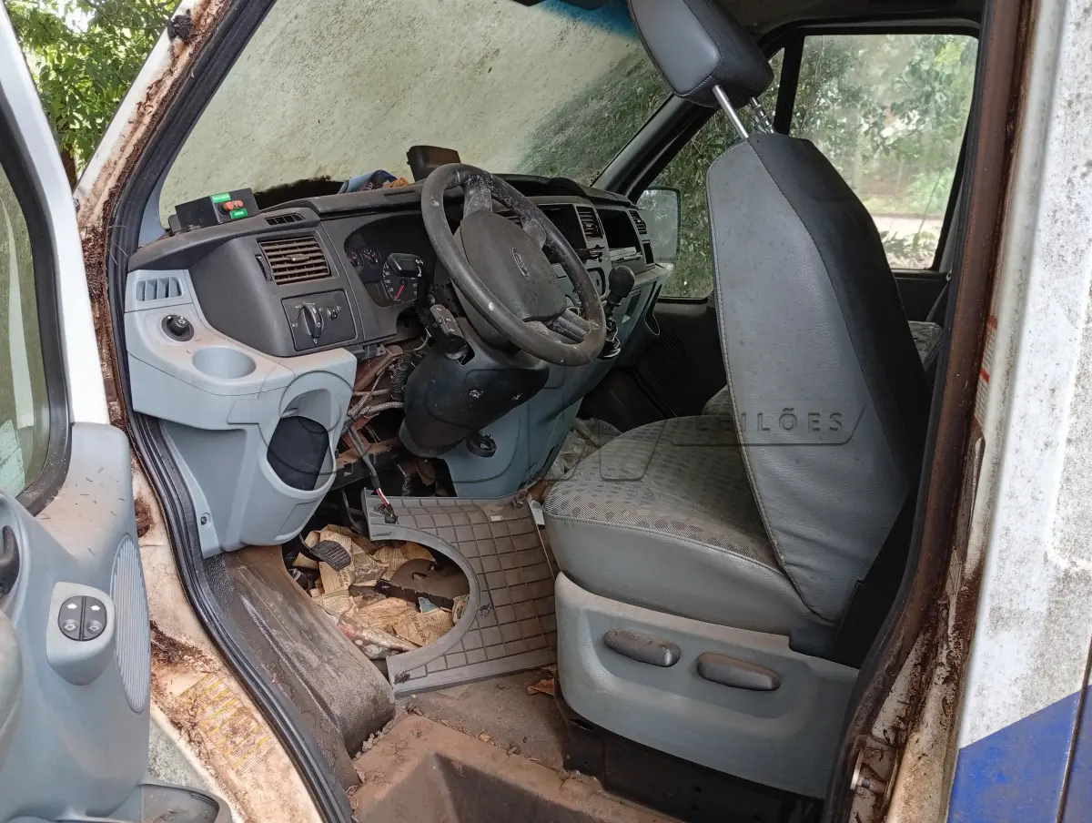 LOTE 006 - CAMINHONETE (AMBULÂNCIA) FORD TRANSIT TCA AMB, Placas ITA 0694, RENAVAM 00462519210