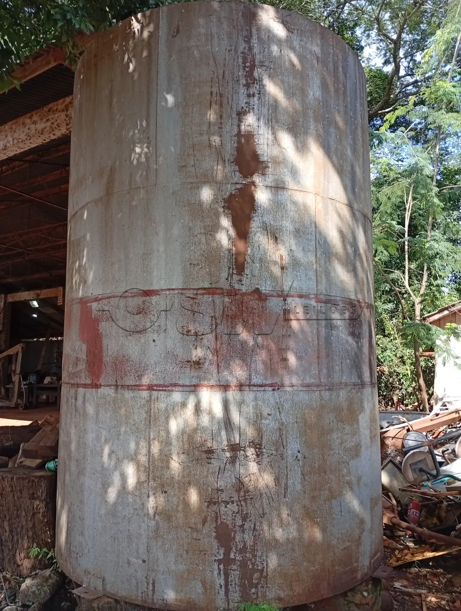 LOTE 017 - EQUIPAMENTO - TANQUE DE FERRO COM 10.000 DE LITROS, NA SECRETARIA DE OBRAS.