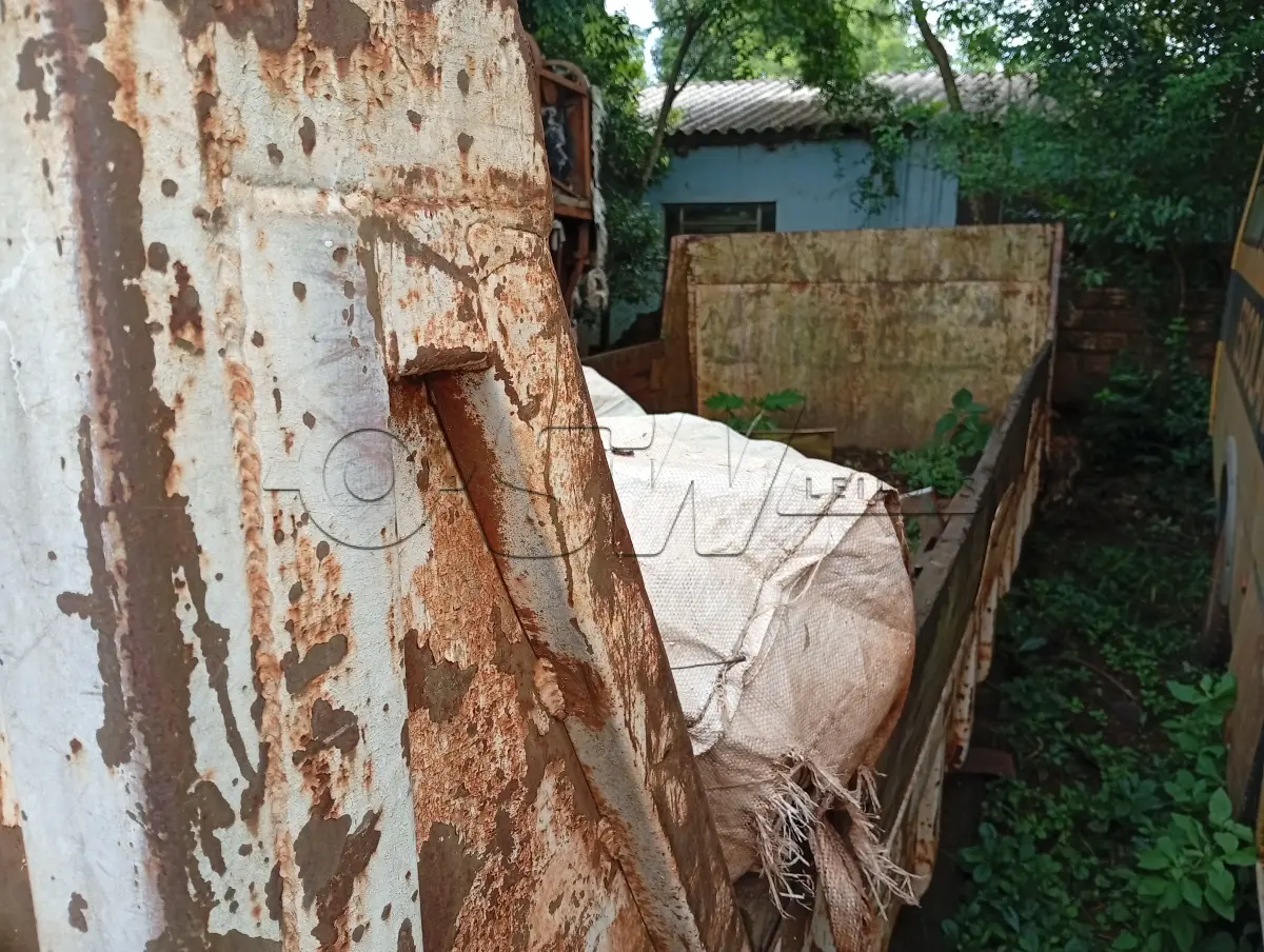 LOTE 013 - EQUIPAMENTO - CAÇAMBA BASCULANTE, medindo 4,75x2,40x0,50, marca KUBITZ Nº KB 024,