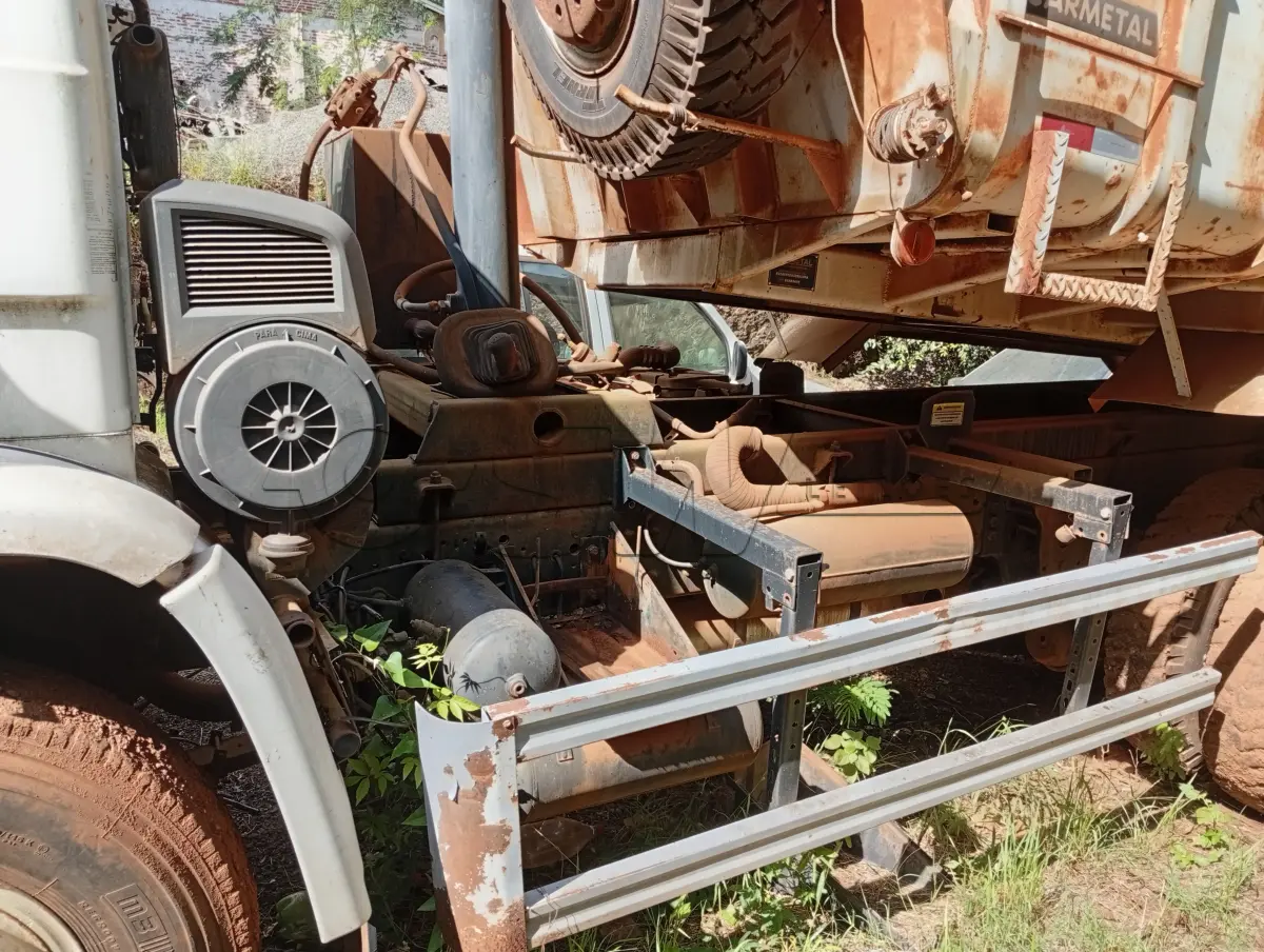 LOTE 022 - CAMINHÃO CAÇAMBA, placas  JZO8227, RENAVAM 00785152881,