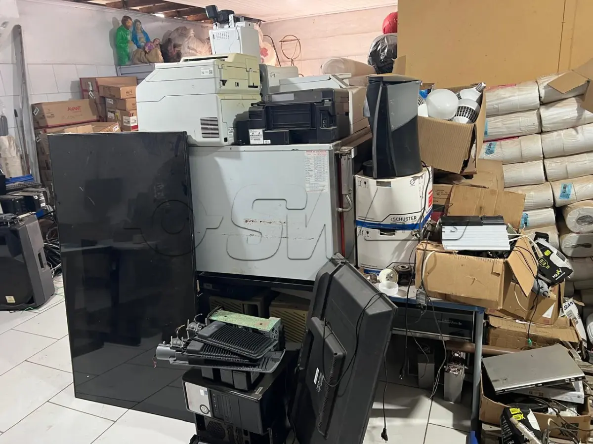 LOTE 011 - sucatas de eletrônicos