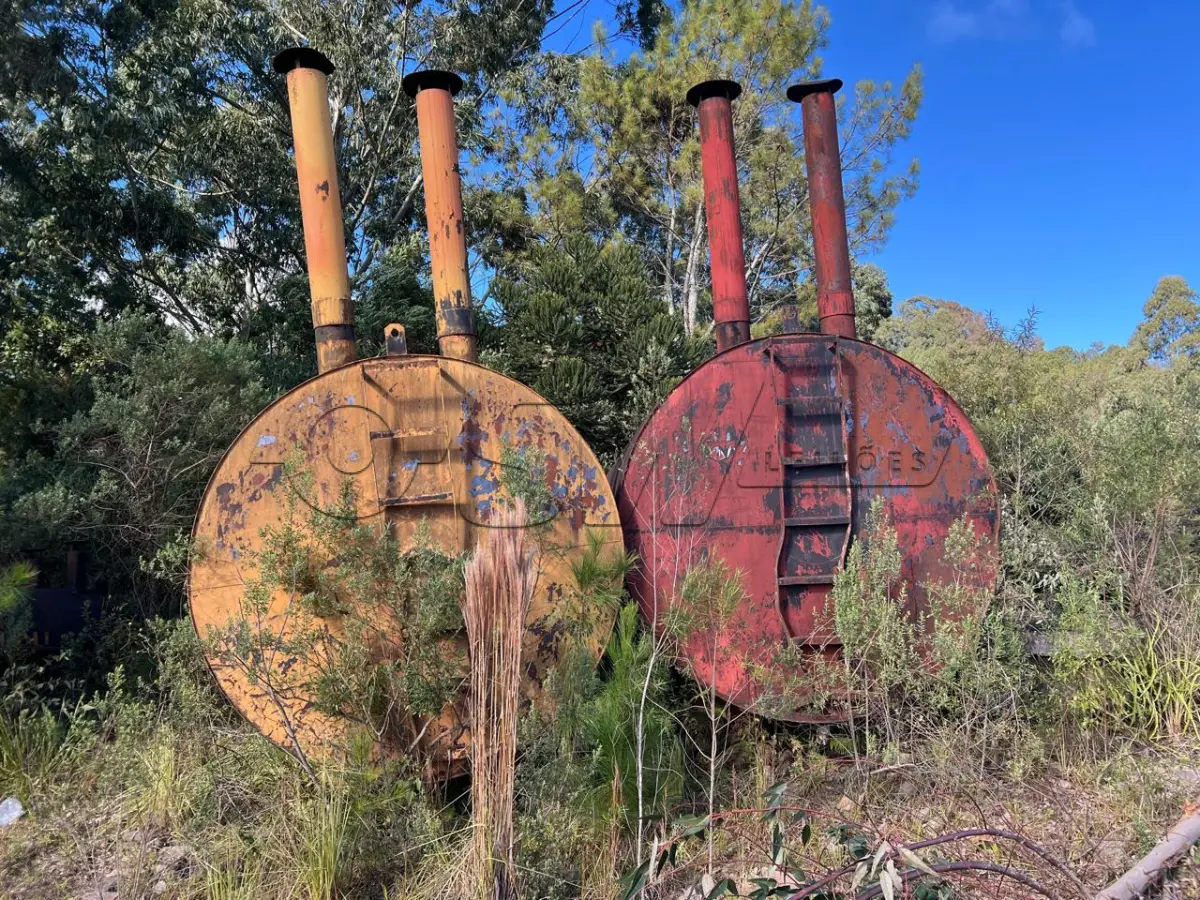 LOTE 007 - usina de asfalto frio, marca cifali, composta de um funil e esteira sem motor, três tanques metálicos para emulsão asfáltica