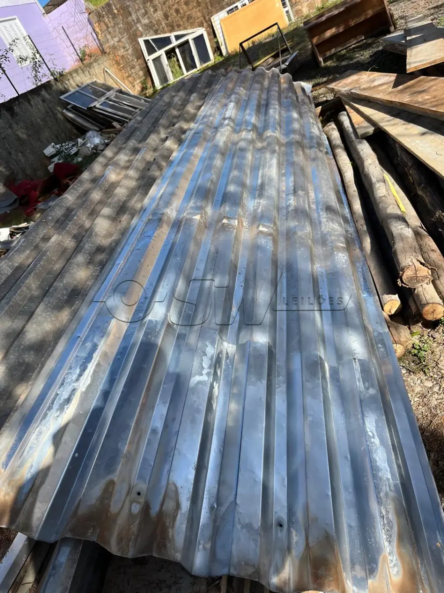 LOTE 004 - Folhas de telha de Aluzinco