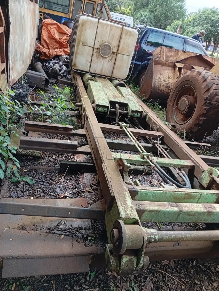 LOTE 013 - EQUIPAMENTO - CAÇAMBA BASCULANTE, medindo 4,75x2,40x0,50, marca KUBITZ Nº KB 024,