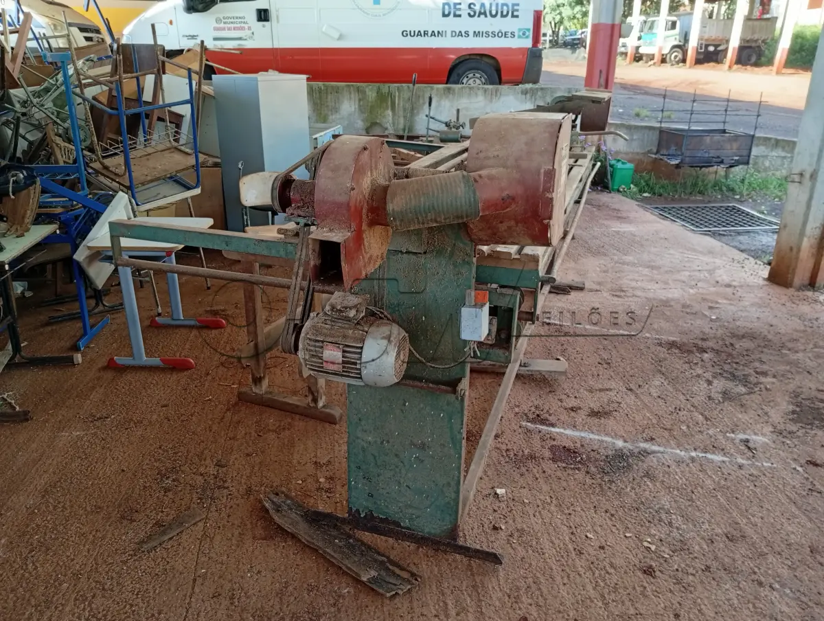 LOTE 019 - CONJUNTO PARA MARCENARIA COMPOSTO POR: a) LIXADEIRA PROFISSIONAL- marca CVL, motor WEG trifásico, modelo 90L1192, 3cv