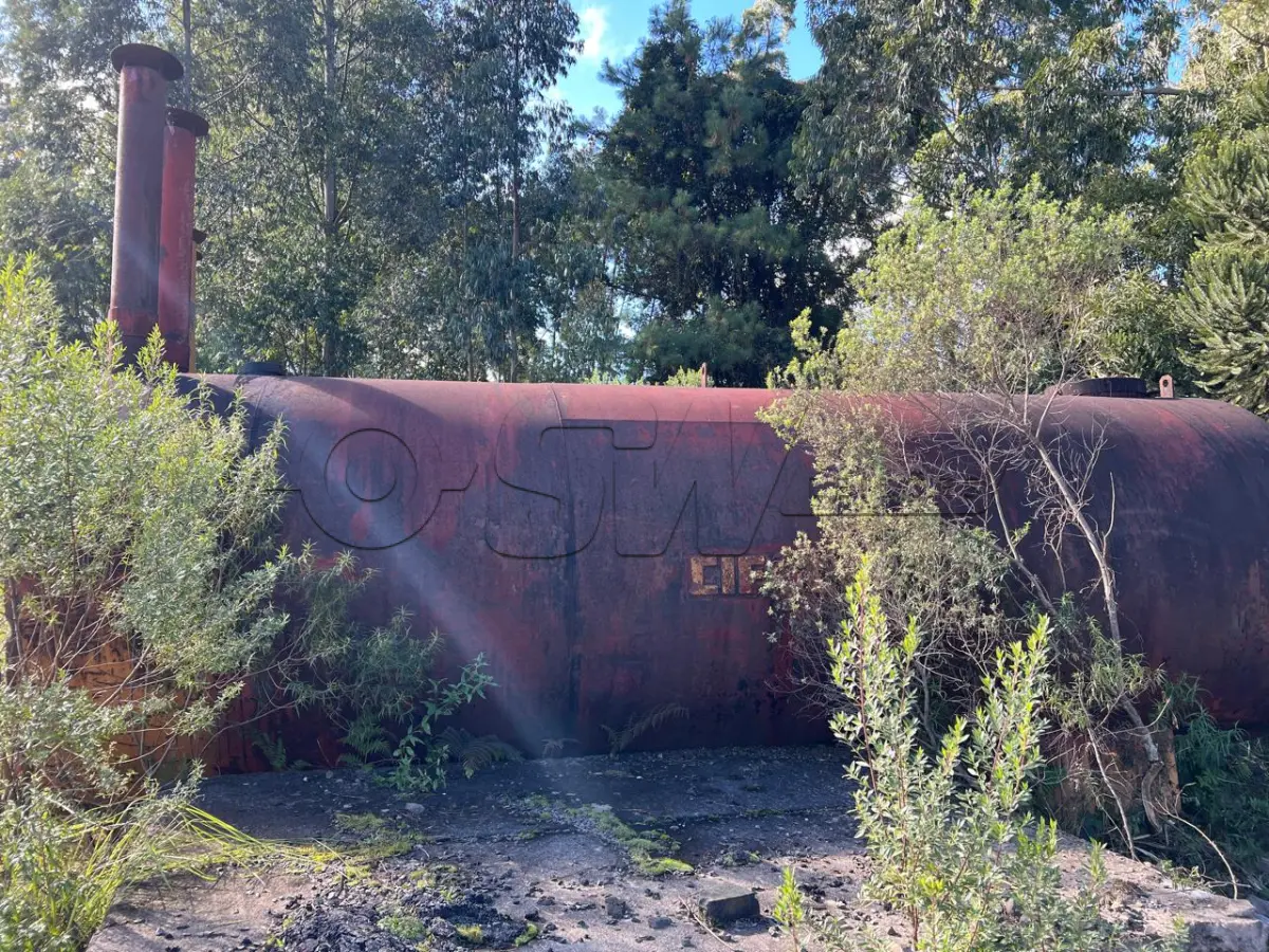 LOTE 007 - usina de asfalto frio, marca cifali, composta de um funil e esteira sem motor, três tanques metálicos para emulsão asfáltica