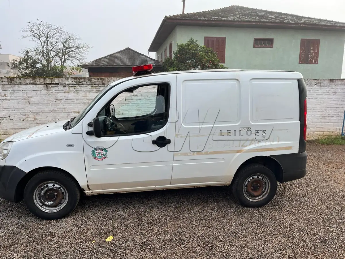 LOTE 003 - FIAT DOBLO