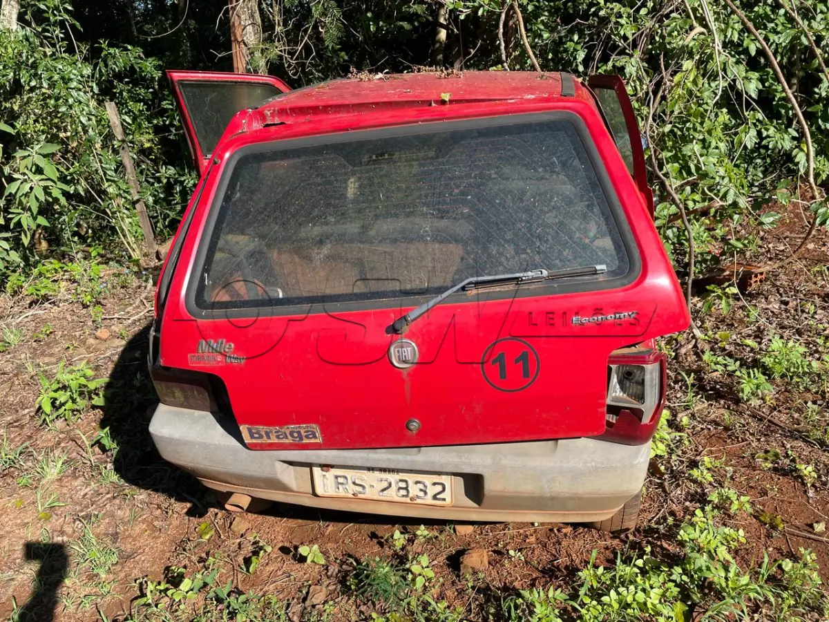 LOTE 002 - AUTOMÓVEL FIAT UNO