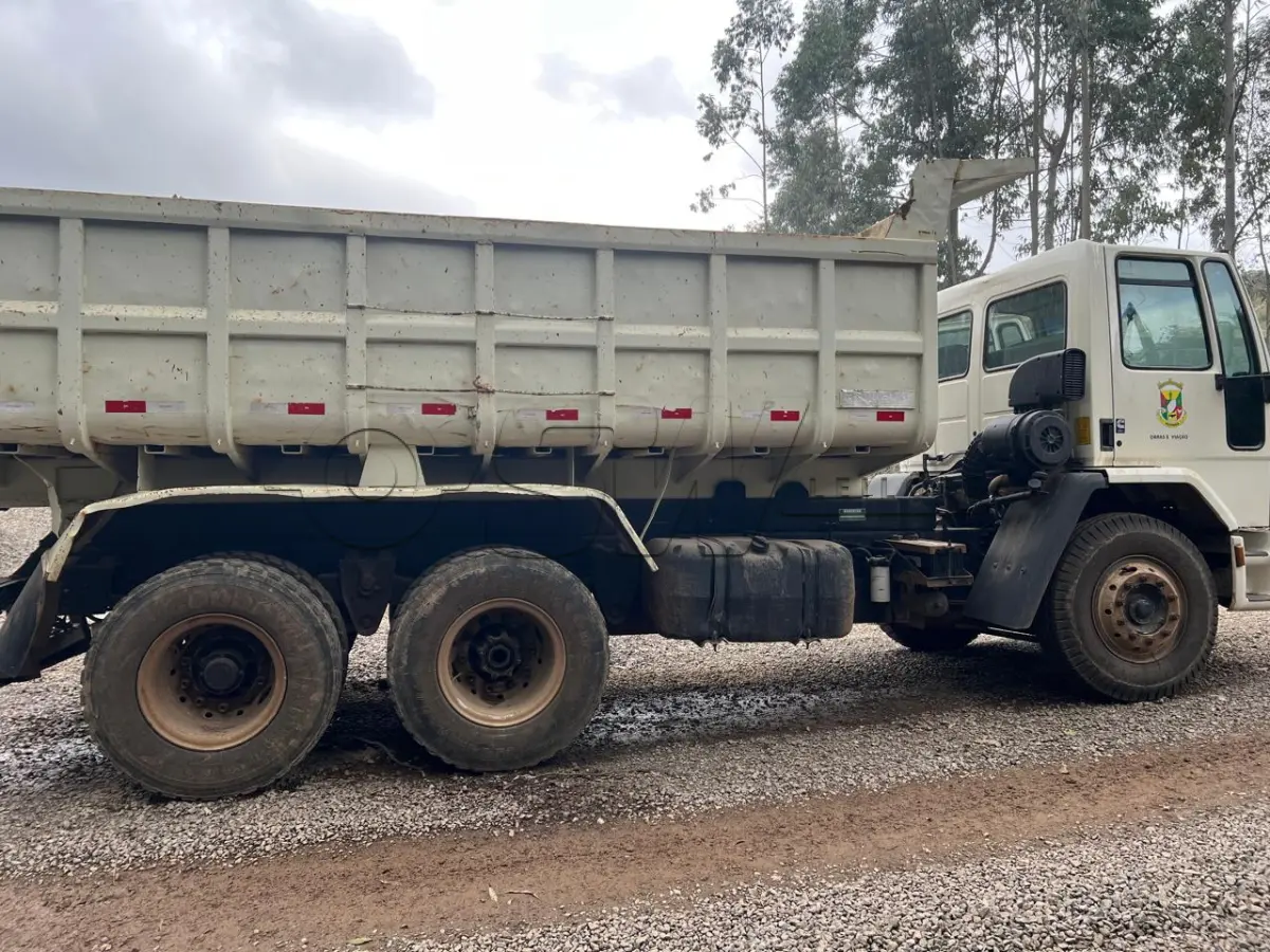 LOTE 016 - Caminhão FORD/CARGO 2422 E, Placa IOP8339, ano/mod. 2008, cor branca