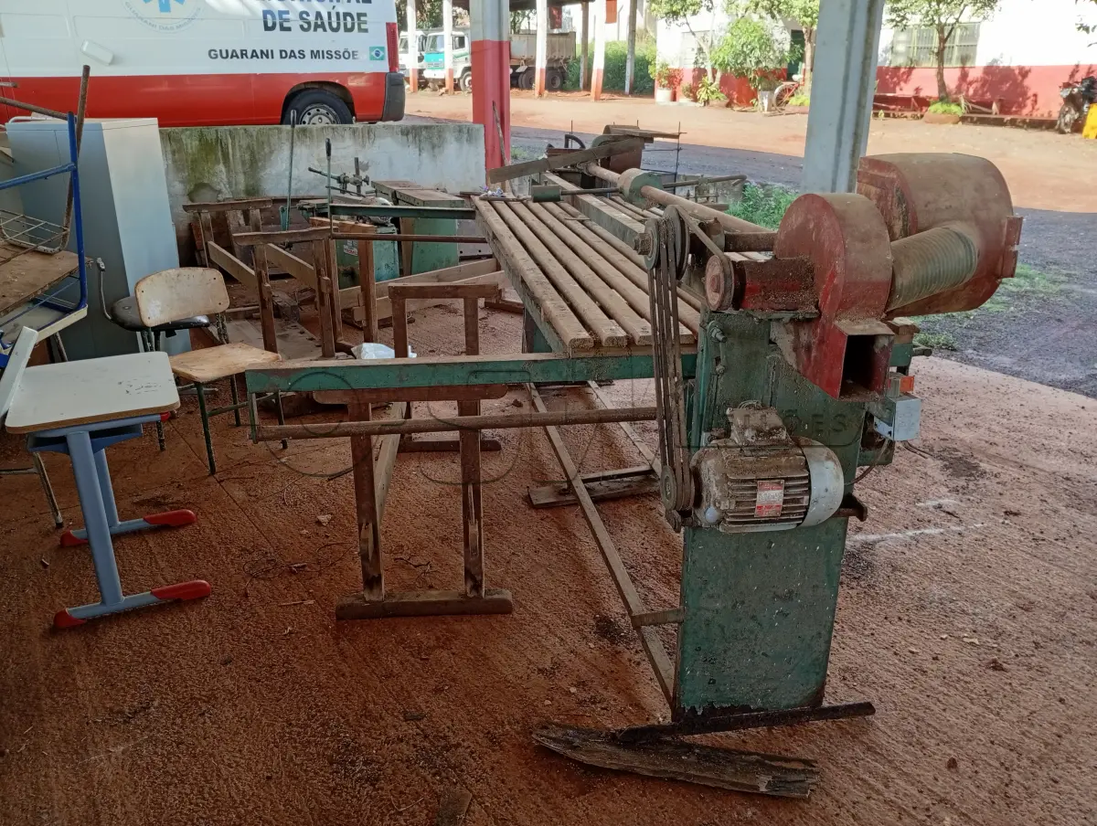 LOTE 019 - CONJUNTO PARA MARCENARIA COMPOSTO POR: a) LIXADEIRA PROFISSIONAL- marca CVL, motor WEG trifásico, modelo 90L1192, 3cv