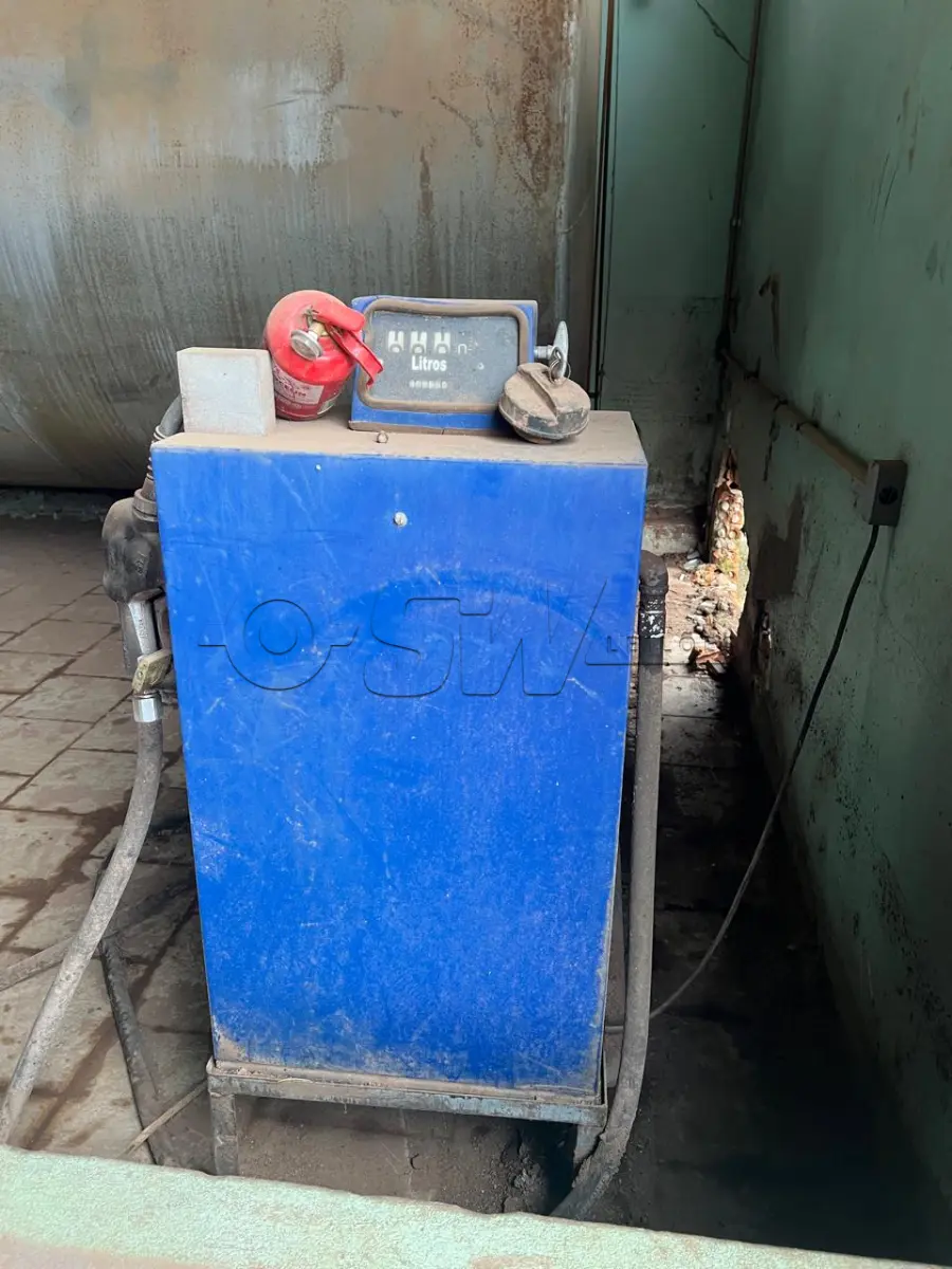 LOTE 017 - Tanque de Combustível com bomba de aferição