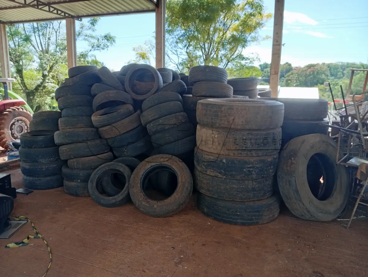 LOTE 018 - LOTE DE CARCAÇAS DE PNEUS, (EM BOM E REGULAR ESTADO DE CONSERVAÇÃO)