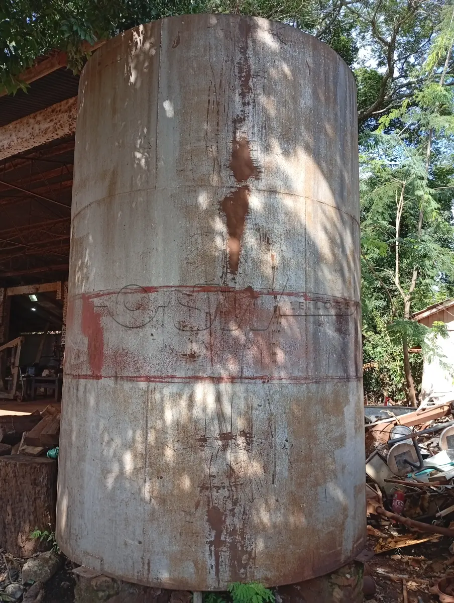 LOTE 017 - EQUIPAMENTO - TANQUE DE FERRO COM 10.000 DE LITROS, NA SECRETARIA DE OBRAS.