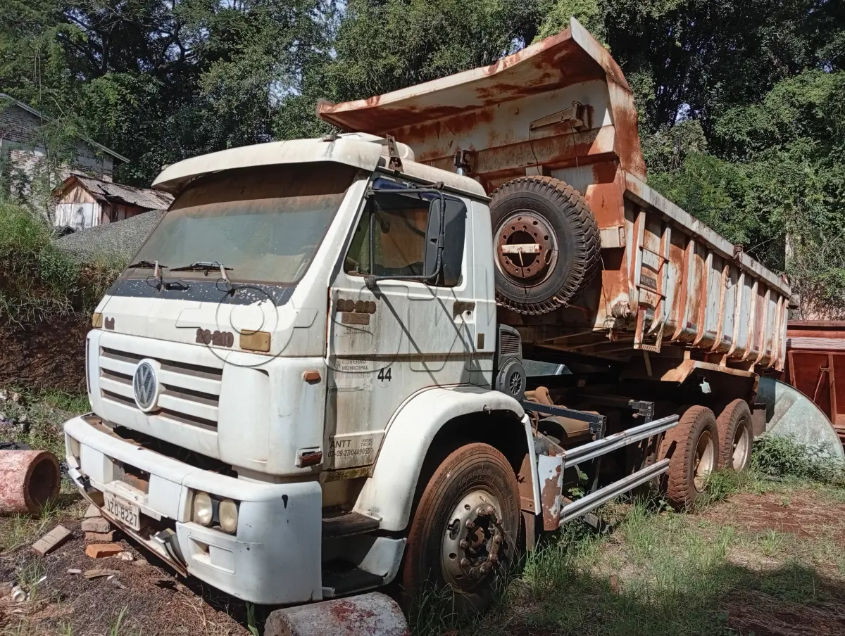LOTE 022 - CAMINHÃO CAÇAMBA, placas  JZO8227, RENAVAM 00785152881,