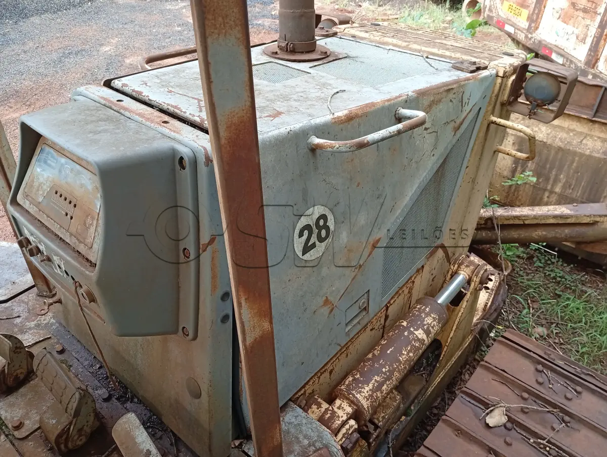 LOTE 010 - MÁQUINA RODOVIÁRIA - TRATOR ESTEIRA, marca KOMATSU modelo D41E-6,