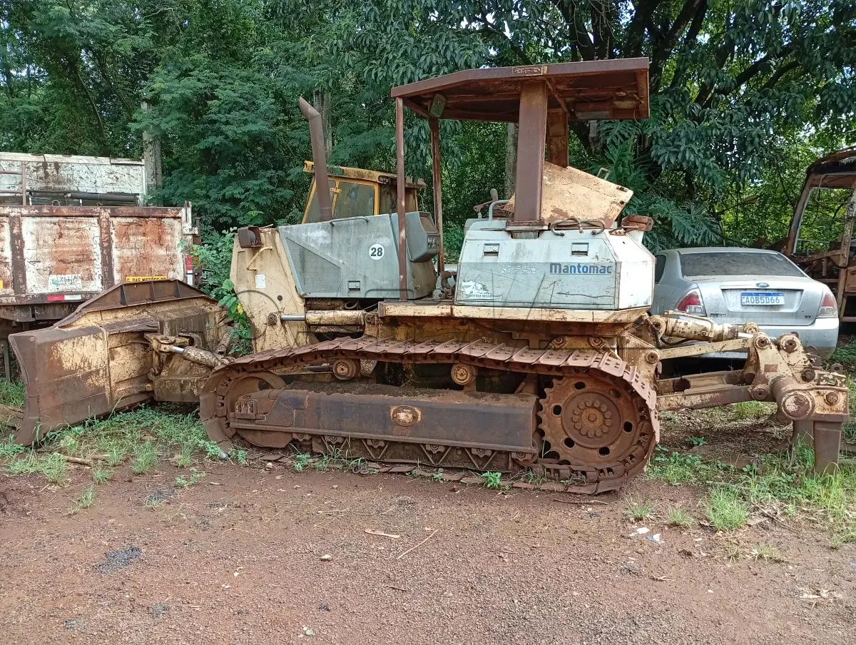 LOTE 010 - MÁQUINA RODOVIÁRIA - TRATOR ESTEIRA, marca KOMATSU modelo D41E-6,