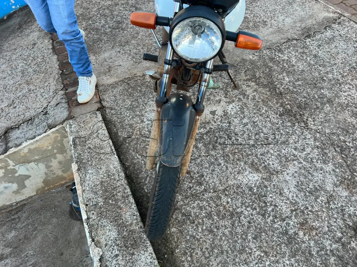 LOTE 001 - Uma motocicleta HONDA CG 125 CARGO KS Placa: IWP7129
