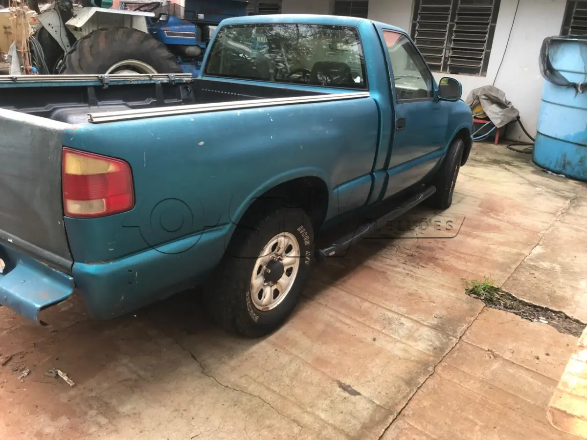 LOTE 001 - Caminhonete GM/S10