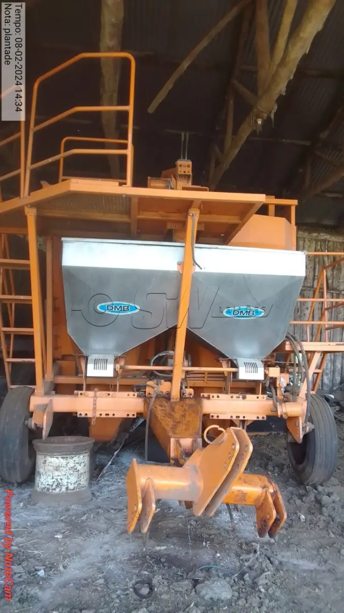 LOTE 004 - Plantadora de cana de açúcar picada.