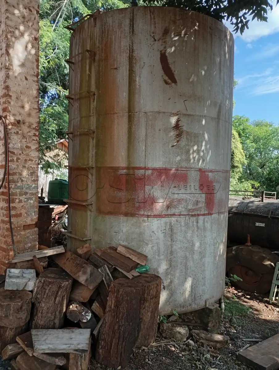 LOTE 017 - EQUIPAMENTO - TANQUE DE FERRO COM 10.000 DE LITROS, NA SECRETARIA DE OBRAS.