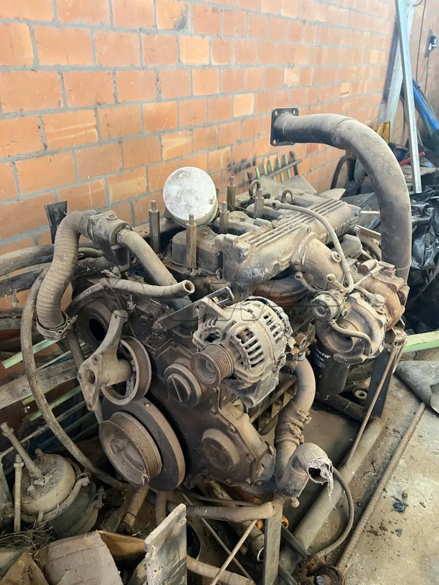 LOTE 019 - Um motor MWM 4 cilindros com bomba hidráulica