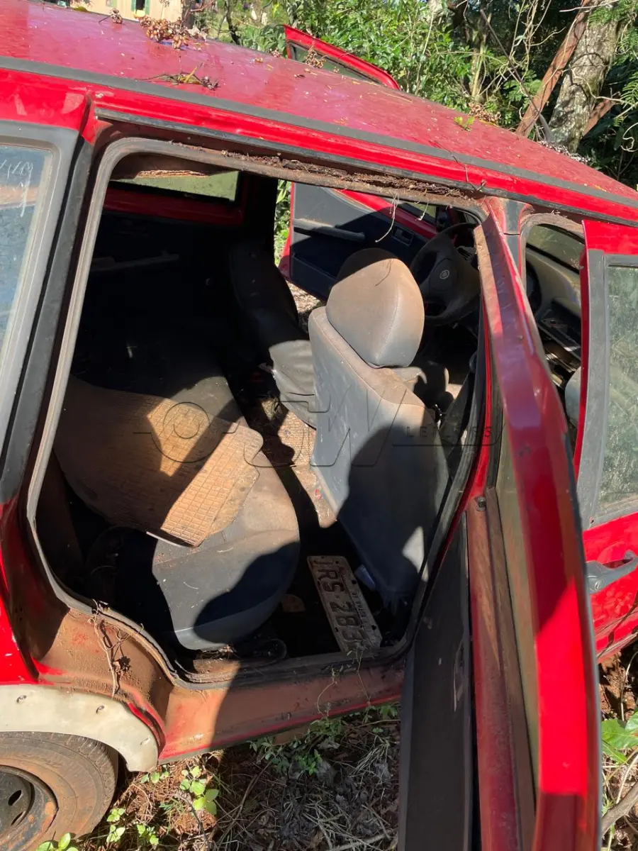 LOTE 002 - AUTOMÓVEL FIAT UNO