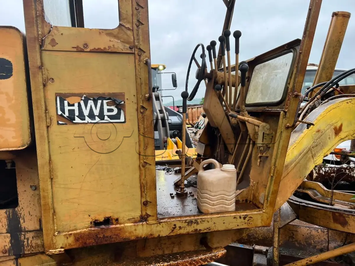 LOTE 005 - Motoniveladora Huber Warco 165M.