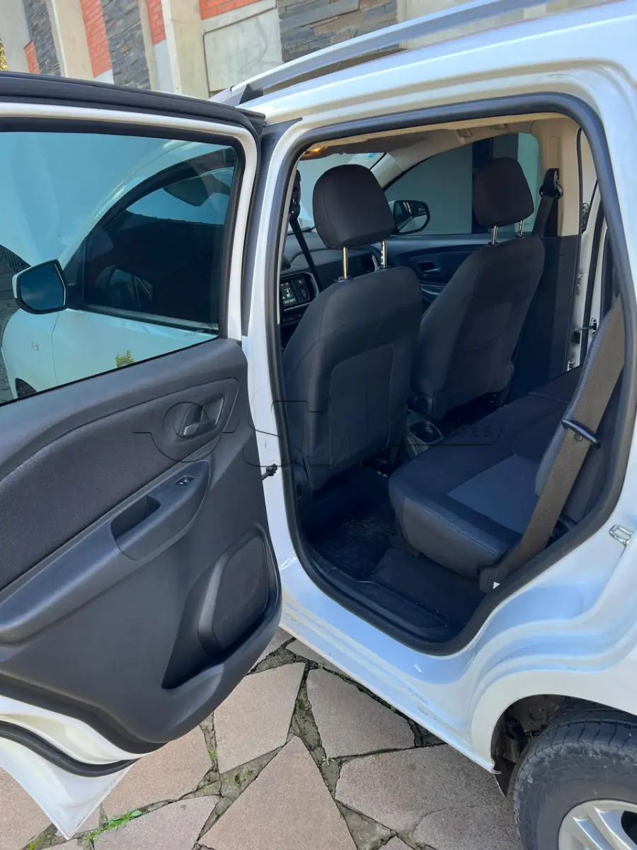 LOTE 012 - automóvel Chevrolet/Spin 1.8 AT LT7, placa JBO1D99. Cor Branca