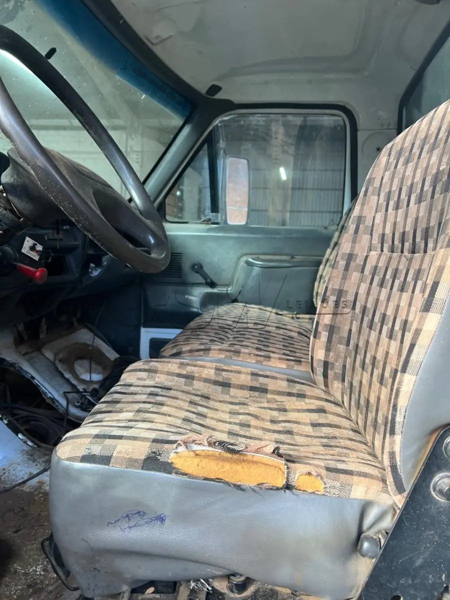 LOTE 001 - Caminhão FORD/F14000 HD; Placa IJB4975, ANO/MOD: 1998
