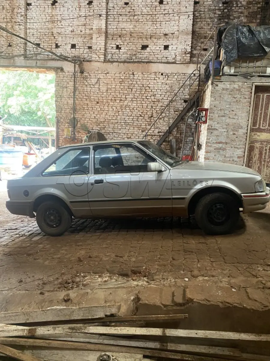 LOTE 001 - FORD ESCORT L 1.6, COR PRATA, ANO DE FABRICAÇÃO 1992, ANO DO MODELO 1992, PLACAS IAU7274, RENAVAM 564249661, CHASSI 9BFZZZ54ZNB247973