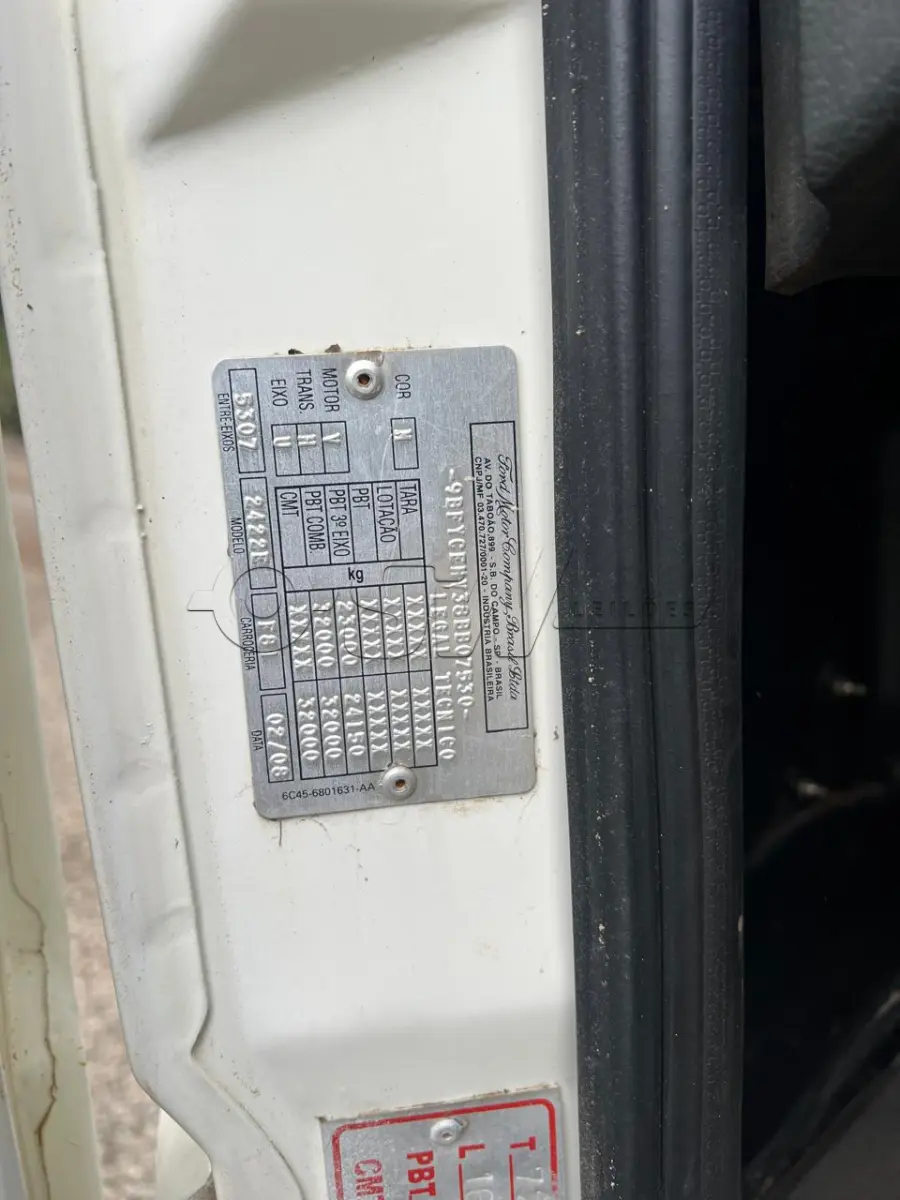 LOTE 016 - Caminhão FORD/CARGO 2422 E, Placa IOP8339, ano/mod. 2008, cor branca