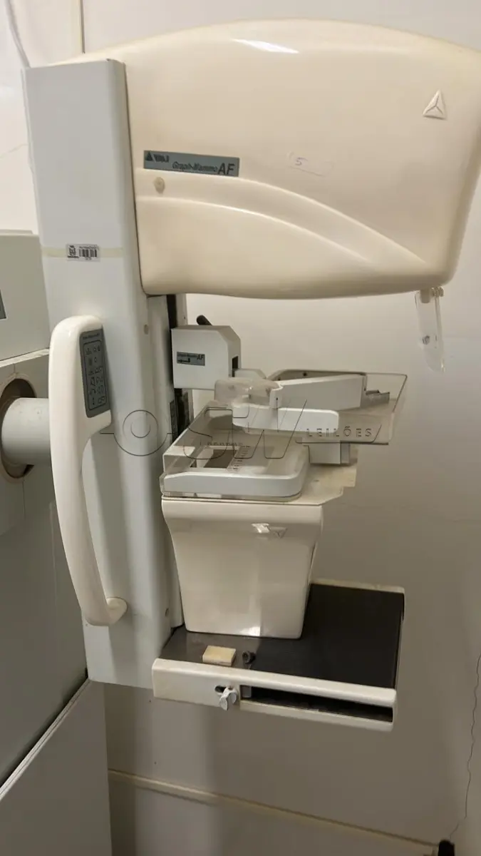 LOTE 006 - Lote de sucatas, com aparelhos diversos hospitalares e odontológicos, aparelhos oftalmológicos, autoclaves, aparelho RX, aparelho de mamografia