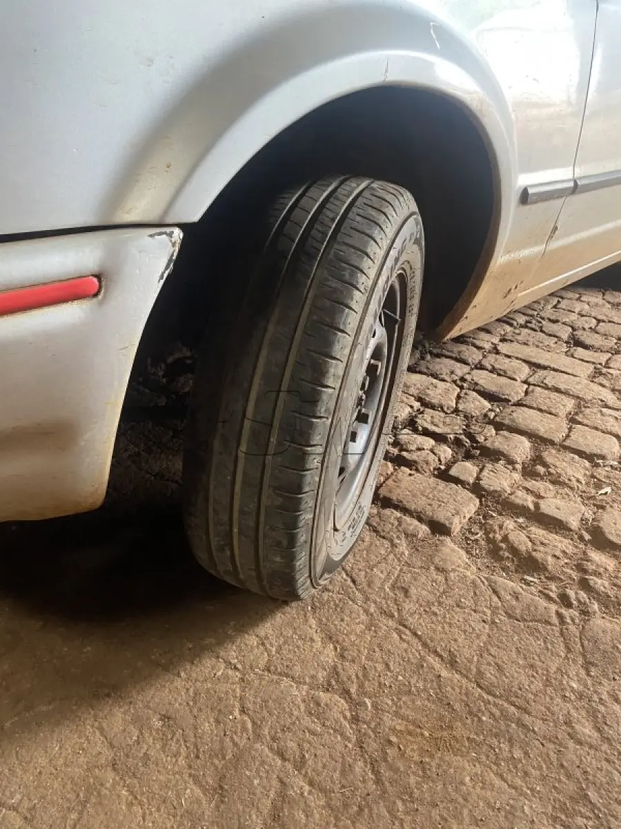 LOTE 001 - FORD ESCORT L 1.6, COR PRATA, ANO DE FABRICAÇÃO 1992, ANO DO MODELO 1992, PLACAS IAU7274, RENAVAM 564249661, CHASSI 9BFZZZ54ZNB247973