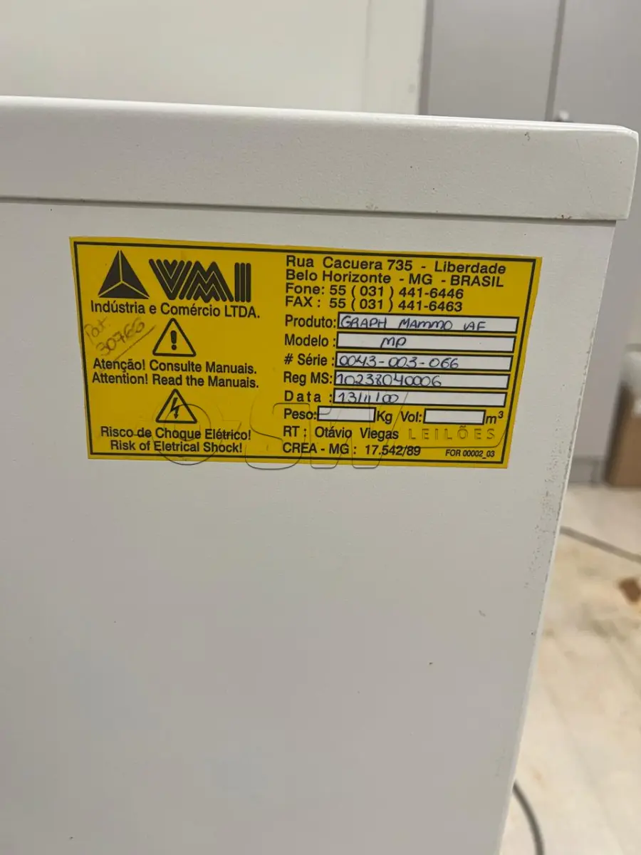 LOTE 006 - Lote de sucatas, com aparelhos diversos hospitalares e odontológicos, aparelhos oftalmológicos, autoclaves, aparelho RX, aparelho de mamografia