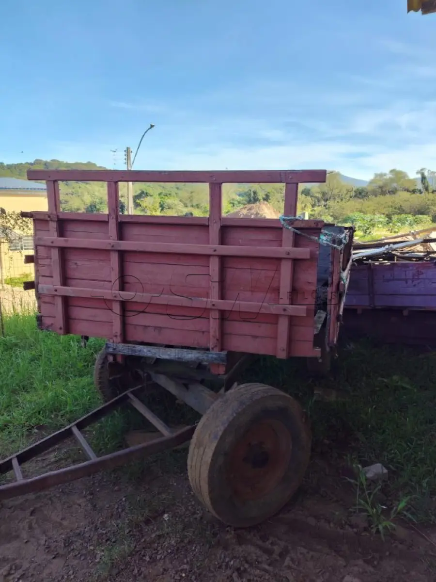 LOTE 008 - CARRETA AGRICOLA