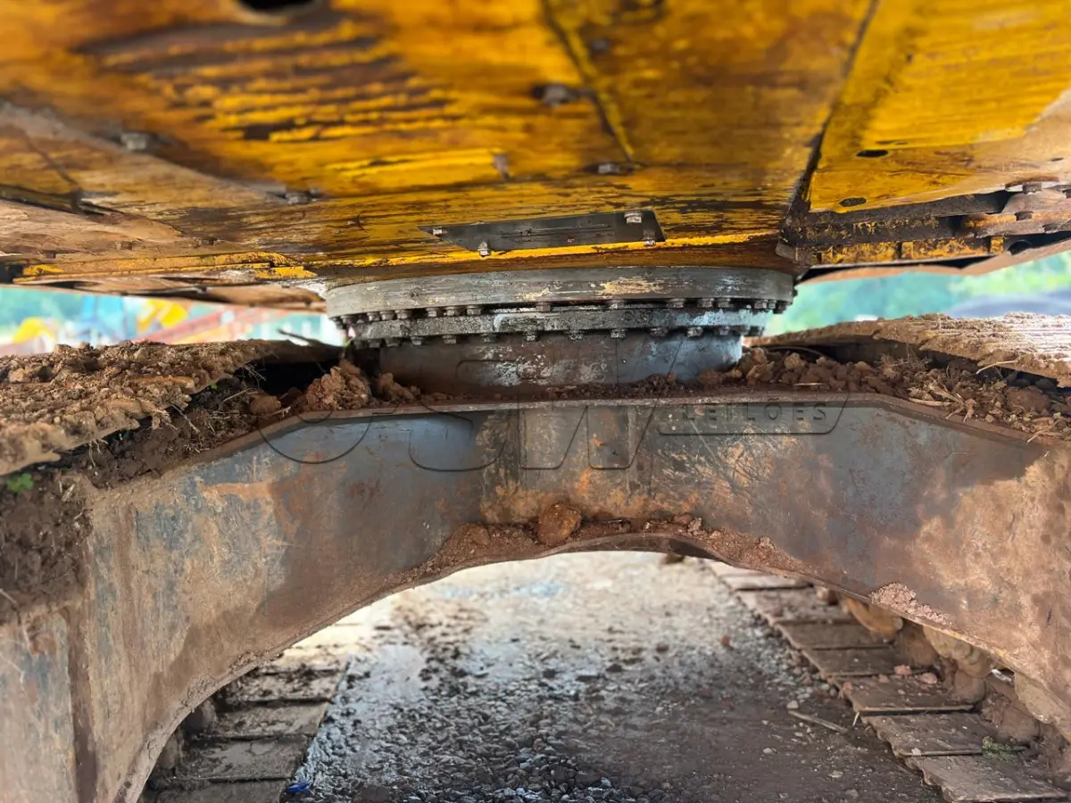 LOTE 010 - Escavadeira Hidráulica, marca Komatsu, modelo PC 160 LC-7B