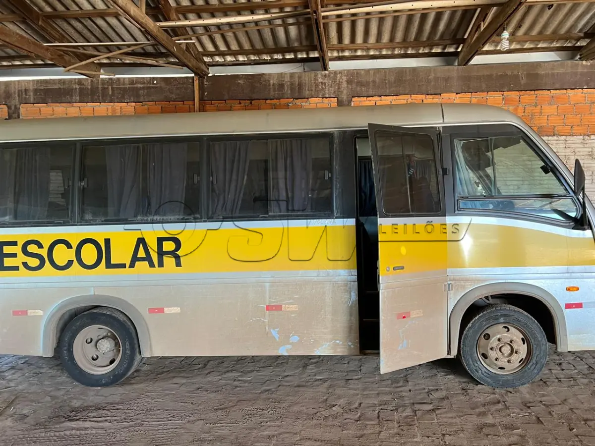 LOTE 015 - Ônibus MARCOPOLO/VOLARE V8 ON, ano/mod. 2005/2006, cor prata