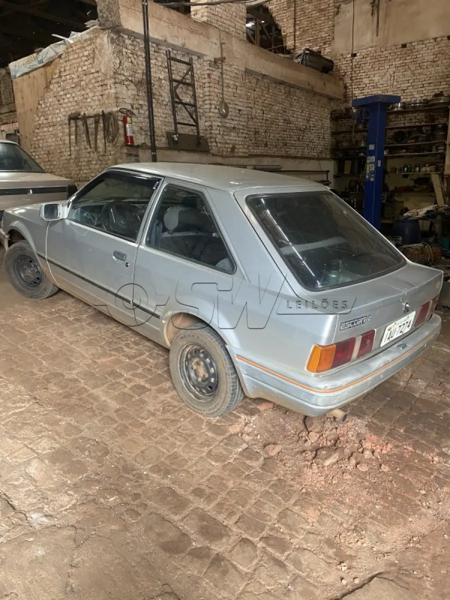 LOTE 001 - FORD ESCORT L 1.6, COR PRATA, ANO DE FABRICAÇÃO 1992, ANO DO MODELO 1992, PLACAS IAU7274, RENAVAM 564249661, CHASSI 9BFZZZ54ZNB247973